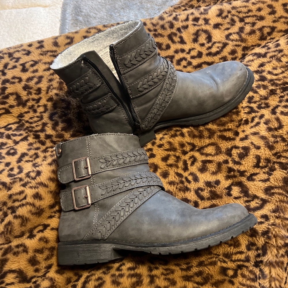 Roxy Gray Short Booties